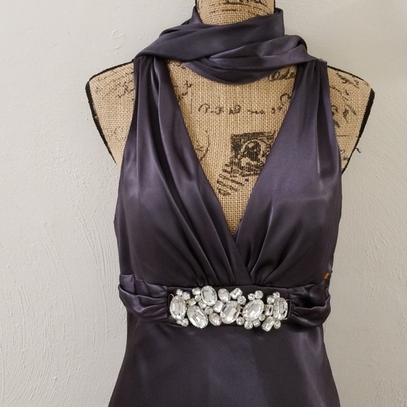 Exquisite Metallic Gown - Picture 2 of 7